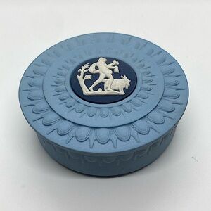 Vtg Wedgwood JasperWare Blue & White Trinket Box w Lid | 2.8” D x 1” H